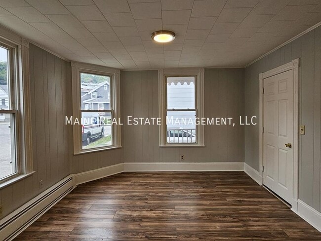 Primary Photo - 31-33 Pine St. Unit