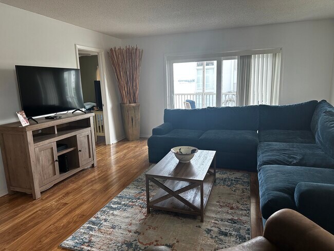 Living room - 2936 Lake Shore Dr