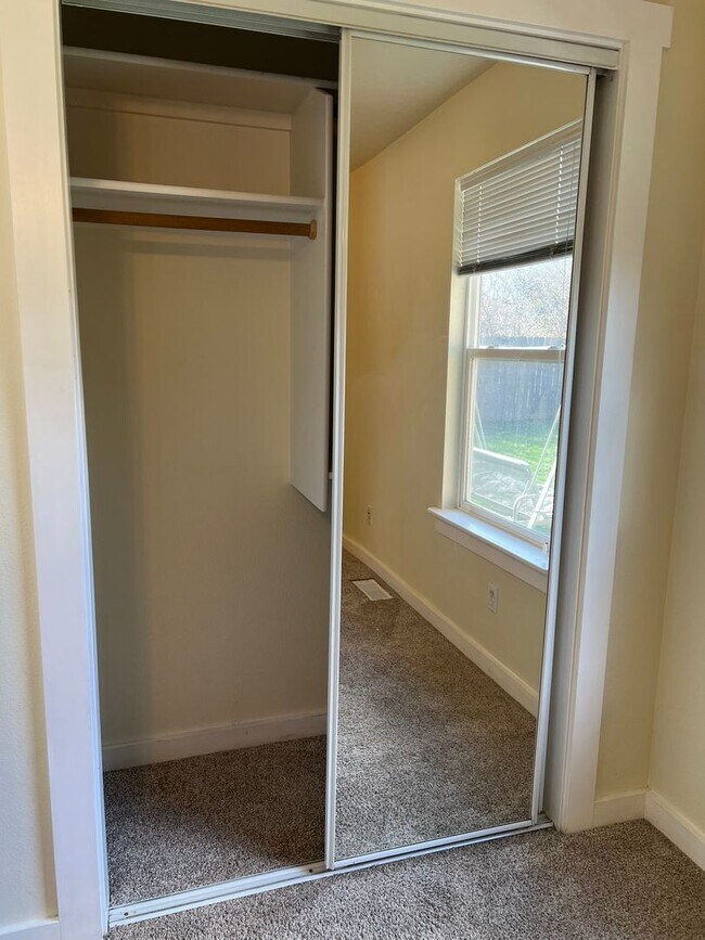 Building Photo - Coming soon! 3 bed single family home on a court