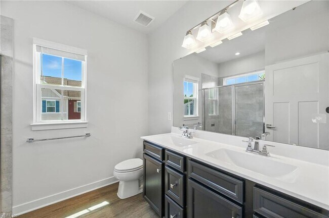 Building Photo - Newer Townhouse for lease