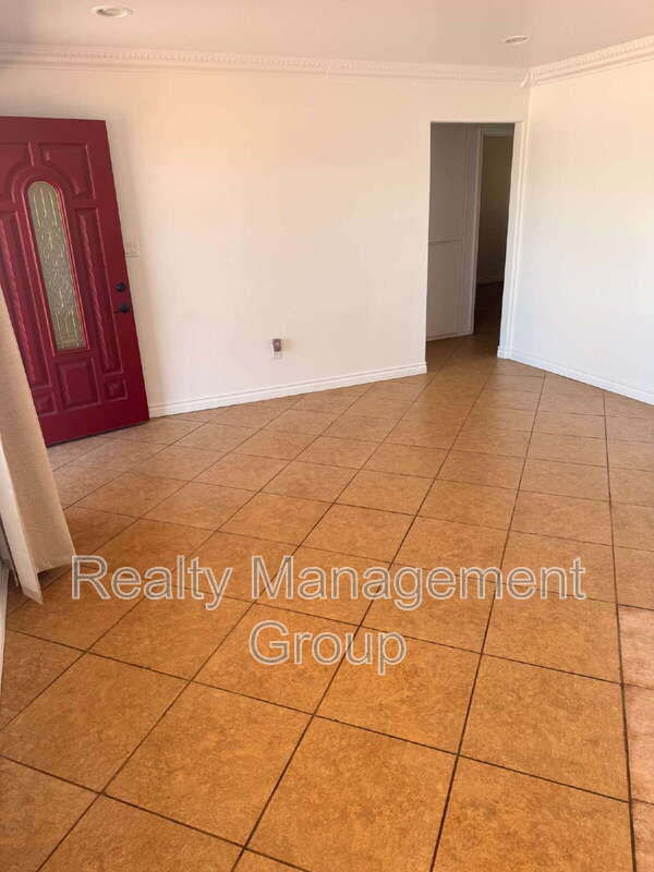 Building Photo - 98 E Palomar St