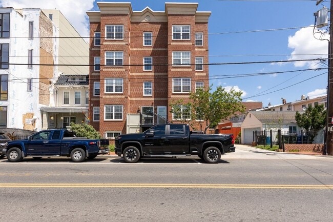 Primary Photo - 911 Kennedy St NW