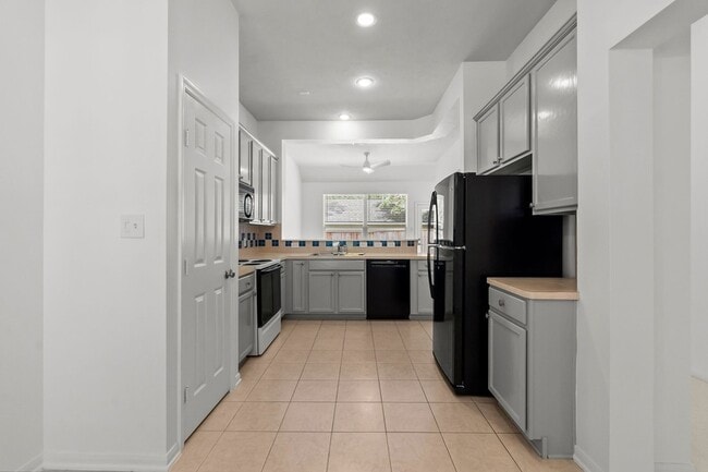 Building Photo - 72 S Piper Trace