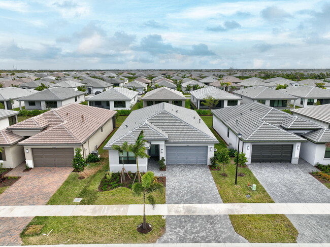 Building Photo - 12611 SW Manatee Marsh Ter