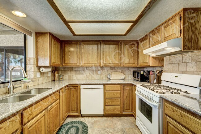 Building Photo - FURNISHED AVAILABLE LONG TERM