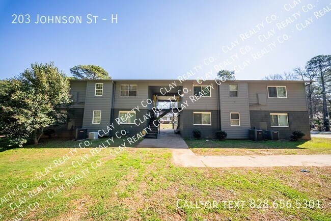Building Photo - 203 Johnson St