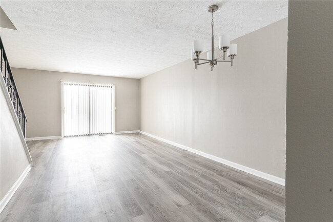 Building Photo - 89 Chartwell Ct
