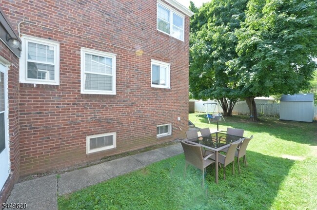 Building Photo - 968 Byron Ave
