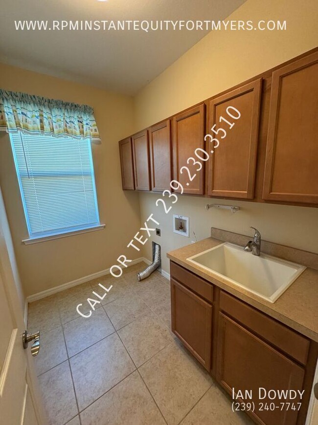 Building Photo - 8120 Banyan Breeze Way