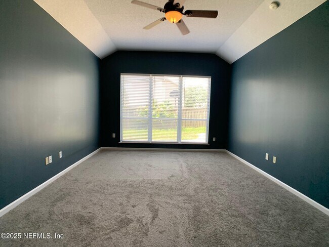 Building Photo - 647 Acorn Chase Dr