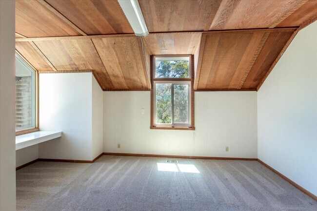 Building Photo - 13434 Old Oak Way