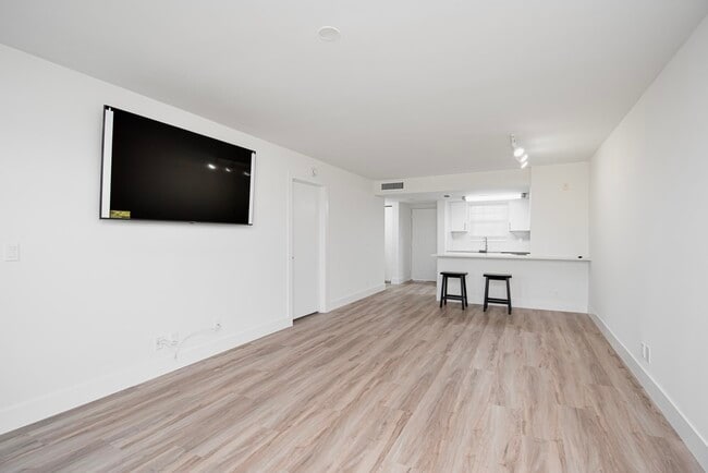 Building Photo - 6292 La Costa Dr