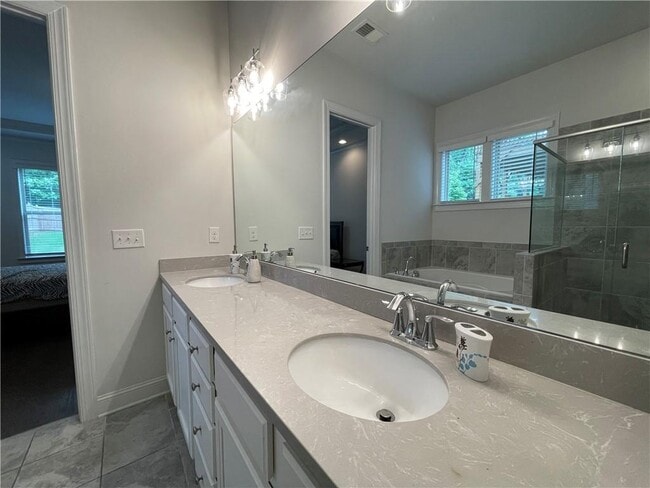 Building Photo - 673 Avondale Creek Dr.