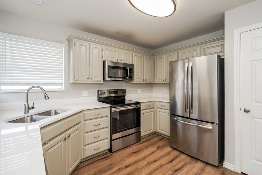 Building Photo - 211 Dove Meadows Ln
