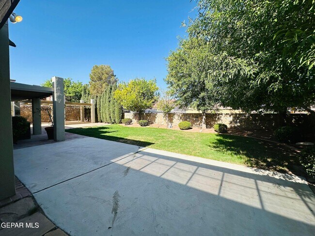 Building Photo - 1369 Gate Pl
