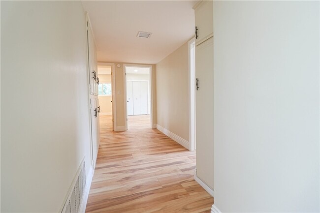 Building Photo - 16608 Park Ln Cir