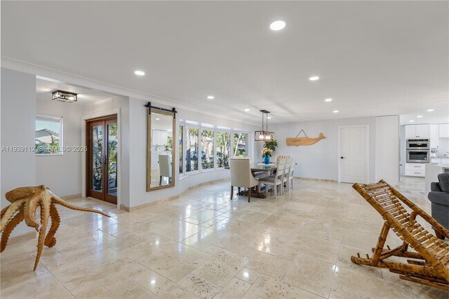 Building Photo - 3010 NE 58th St