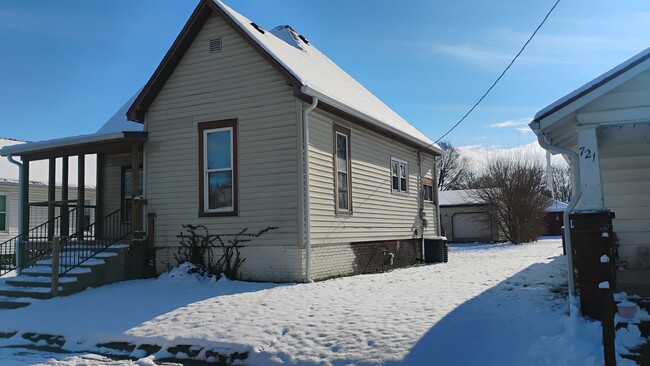 Building Photo - Single Family Home