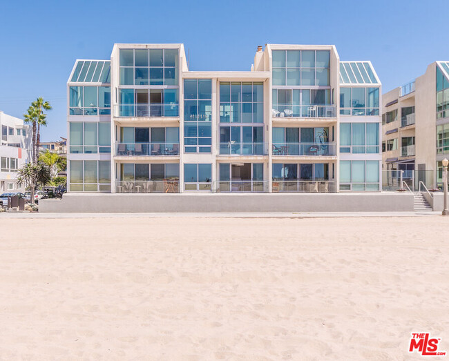 Building Photo - 5205 Ocean Front Walk