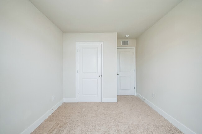 Building Photo - 121 Nootka Wy
