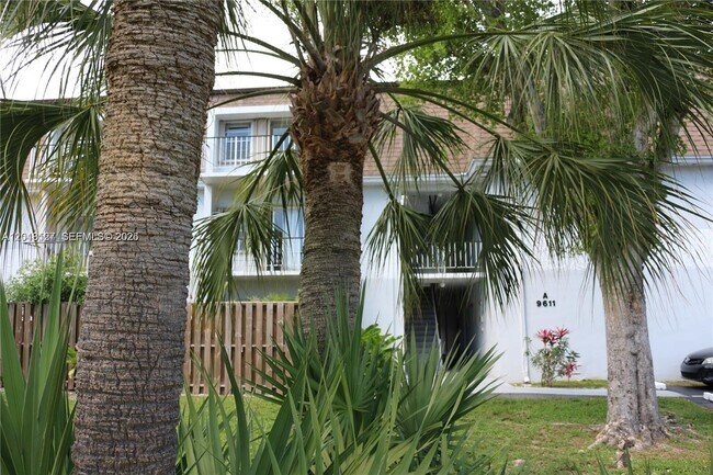 Building Photo - 9611 SW 77th Ave
