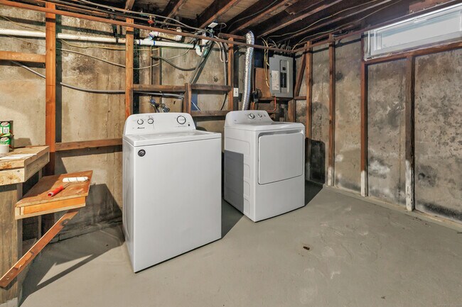 Building Photo - 19 Sunset Dr