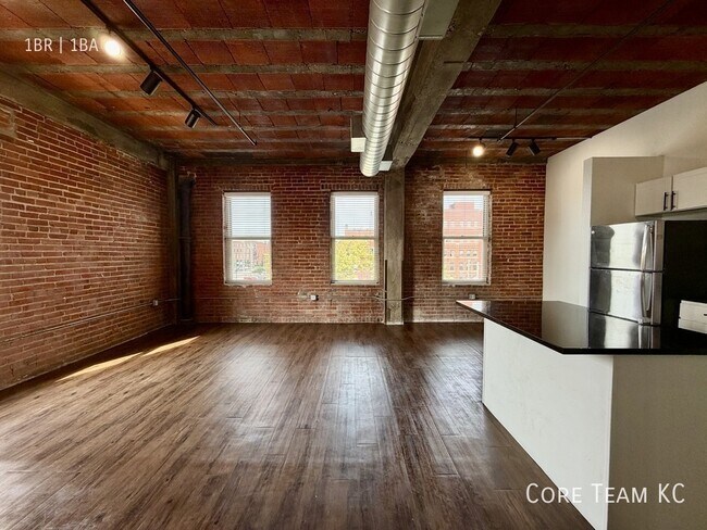 Building Photo - 204 Walnut St