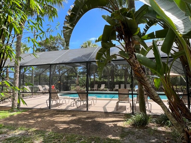 Building Photo - 4075 Palm Forest Dr N