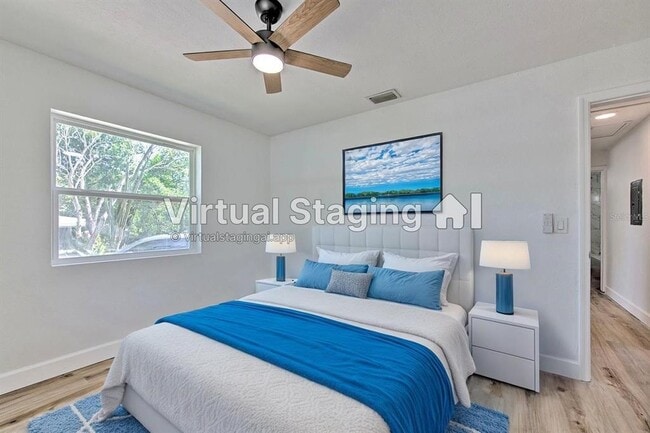 Building Photo - 2002 E Hanna Ave