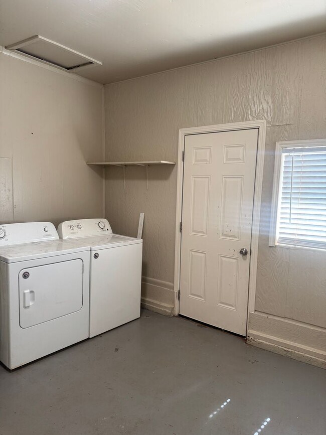 Building Photo - CUTE 3 BED 2 BATH IN COTTONWWOOD, CA