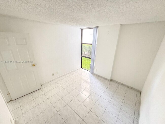 Building Photo - 17021 N Bay Rd
