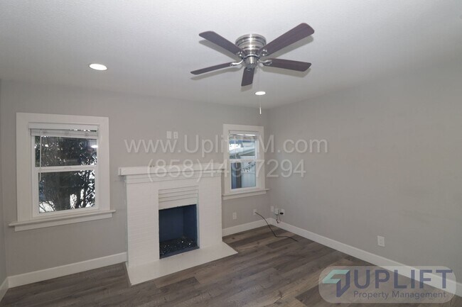 Building Photo - Cozy 2B/2BA with office/den