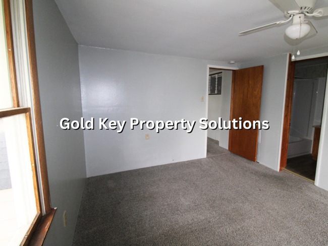 Building Photo - 117 E John St