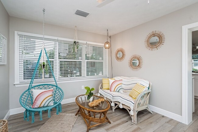 Building Photo - Monthly  FUN Furnished Bradenton, FL Rental VACA or Short term