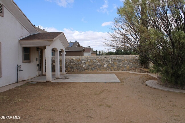 Building Photo - 7125 Falling Leaf Cir