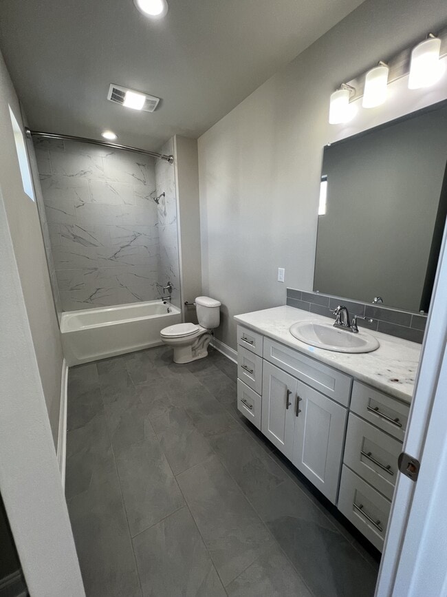 Building Photo - 113 Firethorn Dr