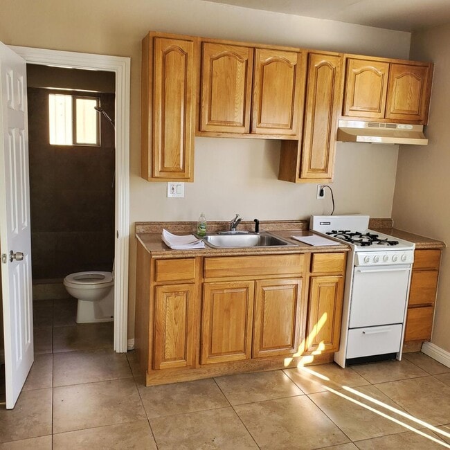 Building Photo - 339 E 19th St