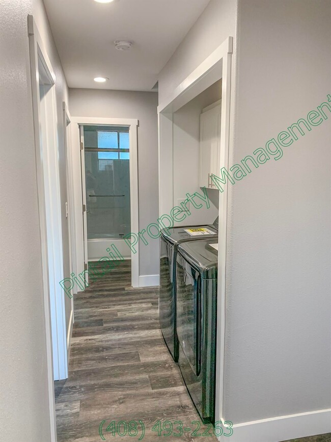 Building Photo - 756 N 11th St