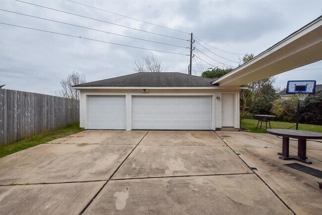 Building Photo - 4526 Lakeside Meadow Dr