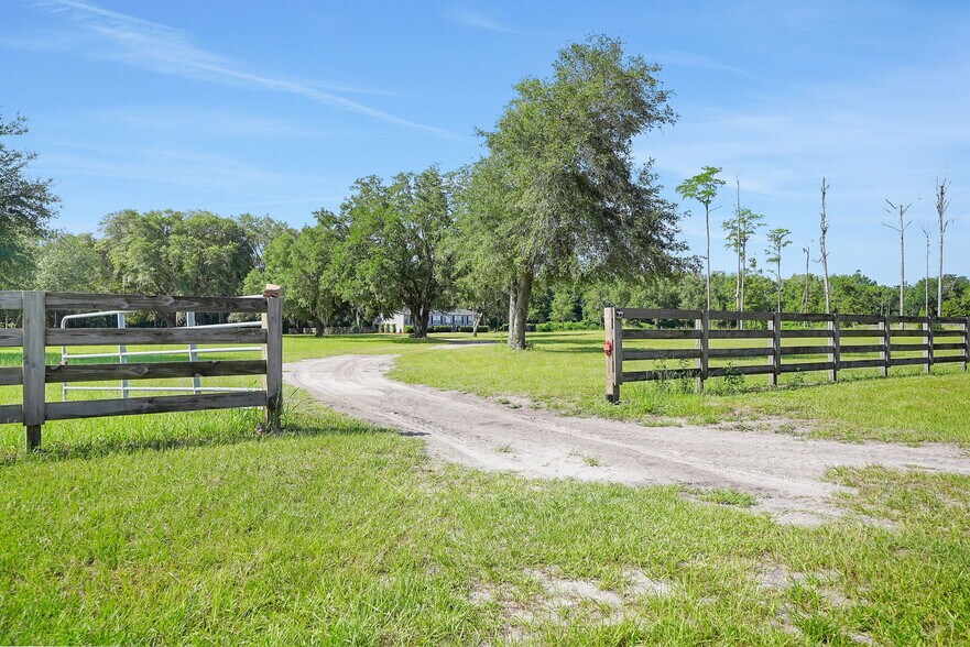 PRIVATE ENTRY - 5854 County Road 315C