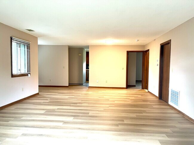 Building Photo - 1509 Summer Hill Dr