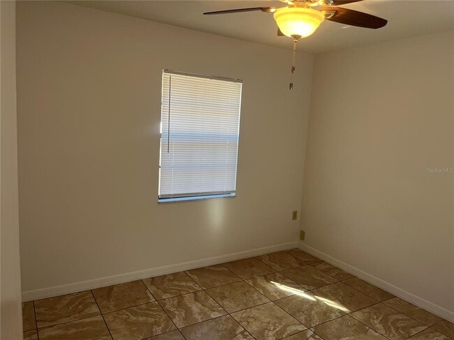 Building Photo - 2330 NE 41st St