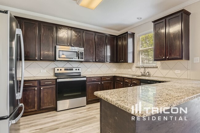 Building Photo - 421 Emerald Creek Dr