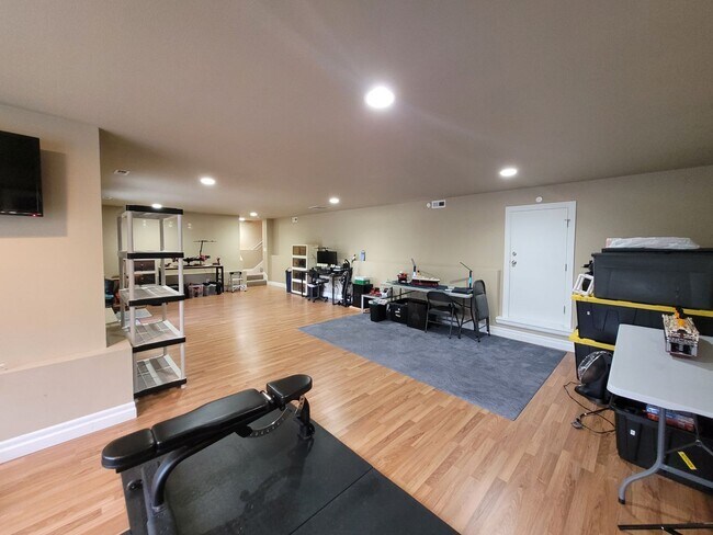 Building Photo - Beautiful Home in Desirable Geneva Neighborhood - 2700 sqft