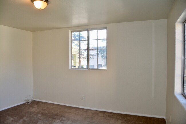 Building Photo - 548 N Windsor Blvd