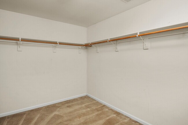 Building Photo - 144 Midland Rd