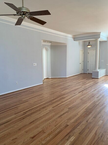 greatroom/front door - 5506 Phillipsburg Dr