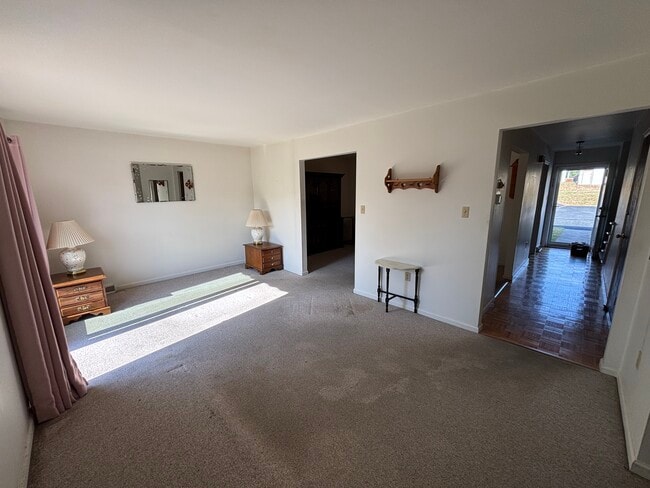 Building Photo - 2004 Hale Ct