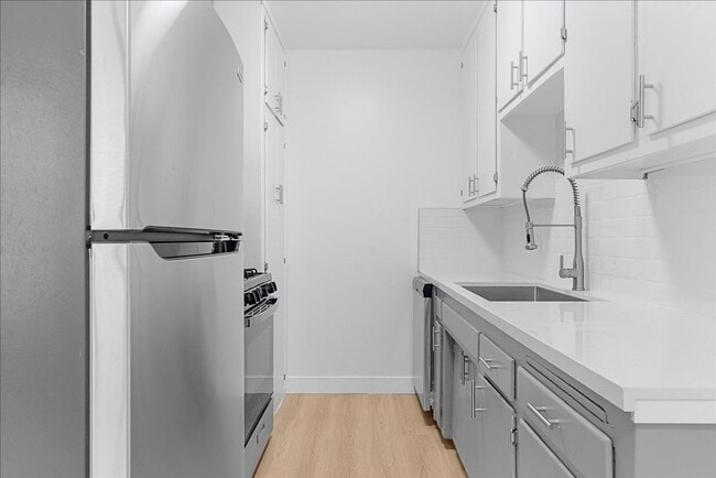 Building Photo - 6114 Cahuenga Blvd