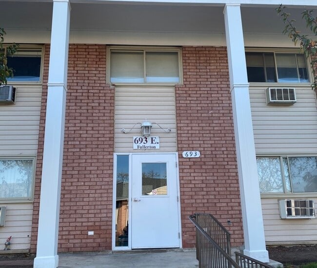 Building Photo - 693 E Fullerton Ave